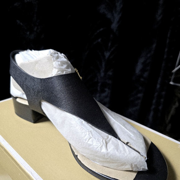 Michael Kors London Thong Leather Sandals | Black & Gold | Size 9 - Picture 3 of 6